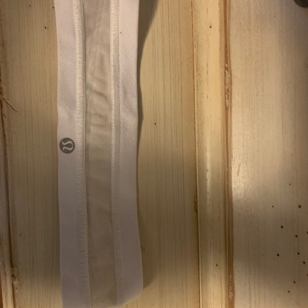 RARE WHITE LULULEMON HEADBAND